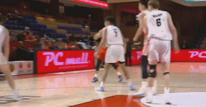 冲击篮下得, 落后新西兰 冲击篮下得, 落后新西兰