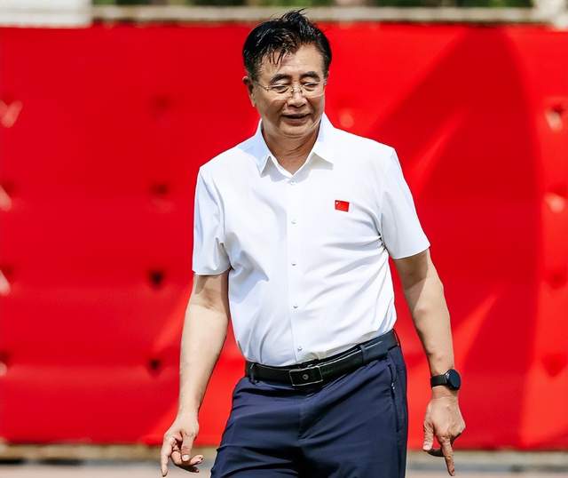 dingy, 强调最具 dingy, 强调最具